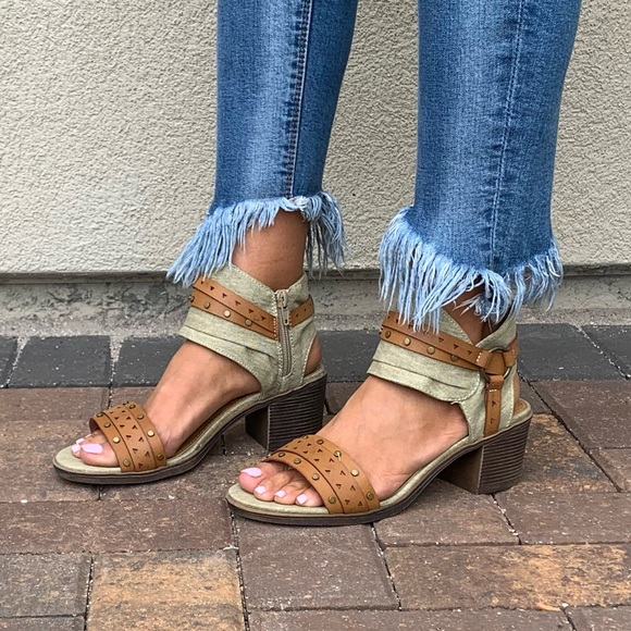 NIB Canvas Harness Boho Kitten Block Heel Sandal - Picture 8 of 8